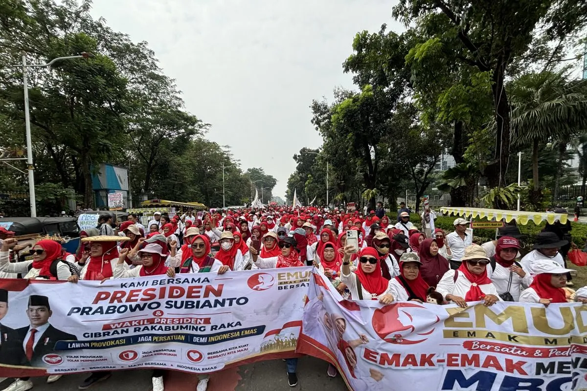 Aksi Damai Emak Muda Bersatu di Monas Desak UU MBG Disahkan