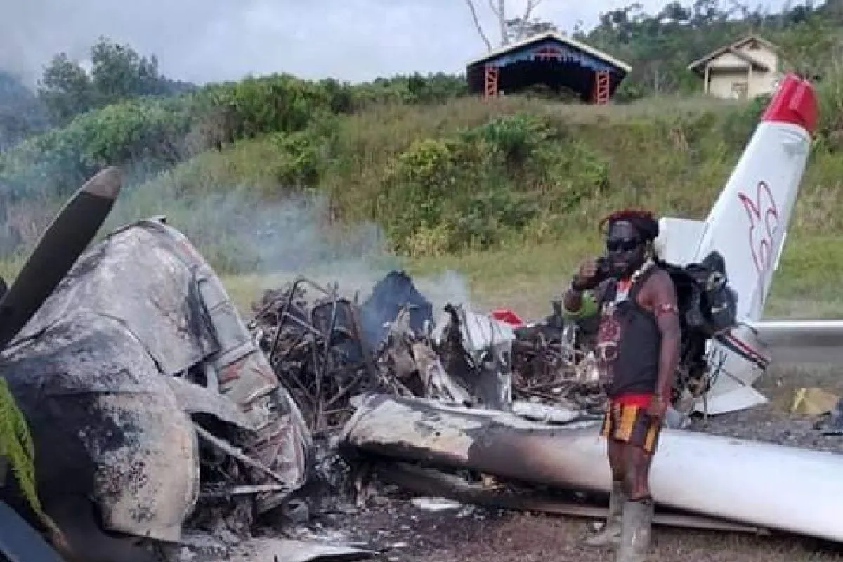 Pesawat AMA Terbakar di Balinggama Yahukimo, Polisi Selidiki KKB
