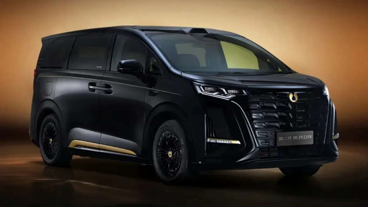 Denza Tawarkan D9 Dark Gold dengan Emblem Emas Asli