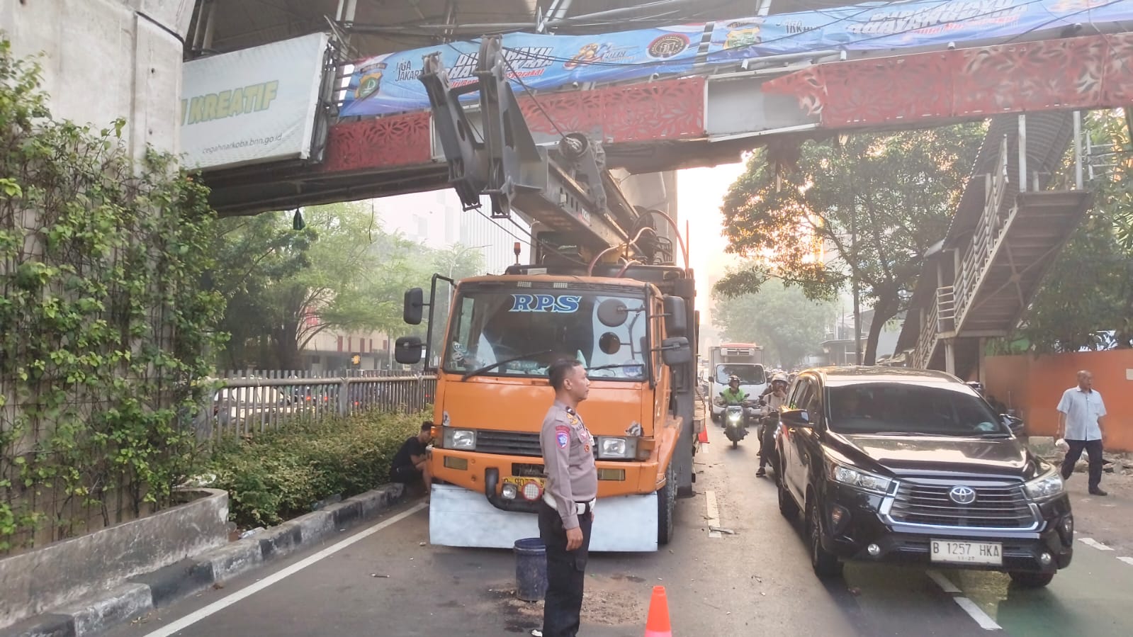 Sopir Truk Ungkap Momen Tabrak JPO Tendean Saat Lihat Maps