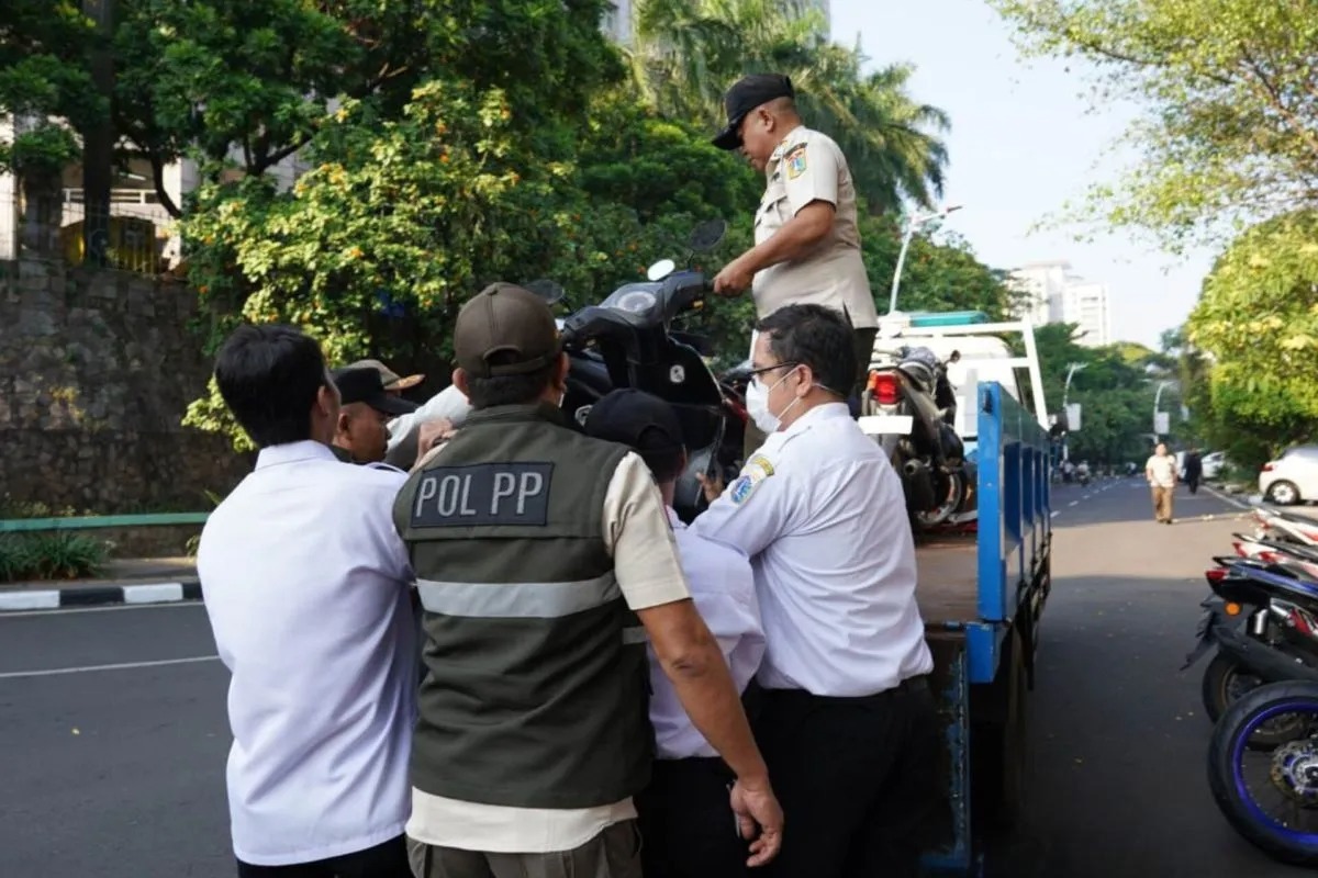 Langgar Aturan Rabu Transum, Motor ASN Diderek di Jaksel