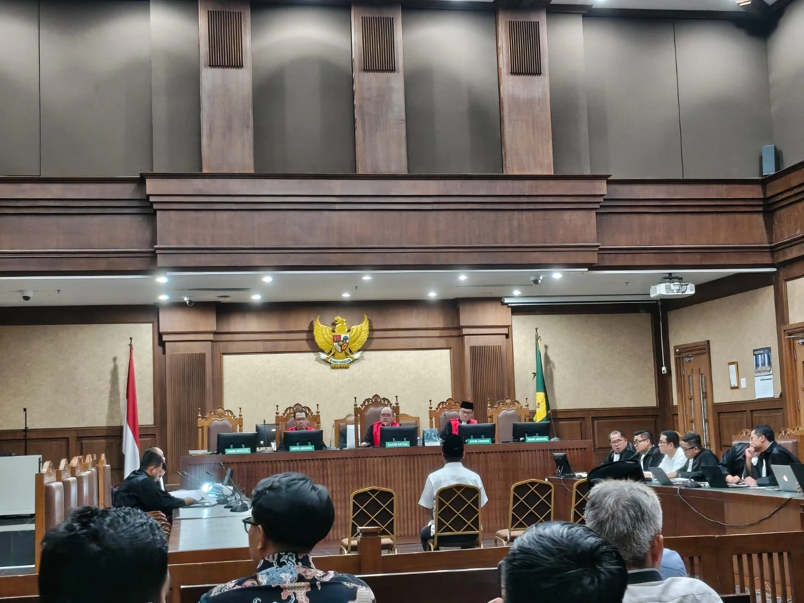 Pegawai bea cukai Ahmad Dedi