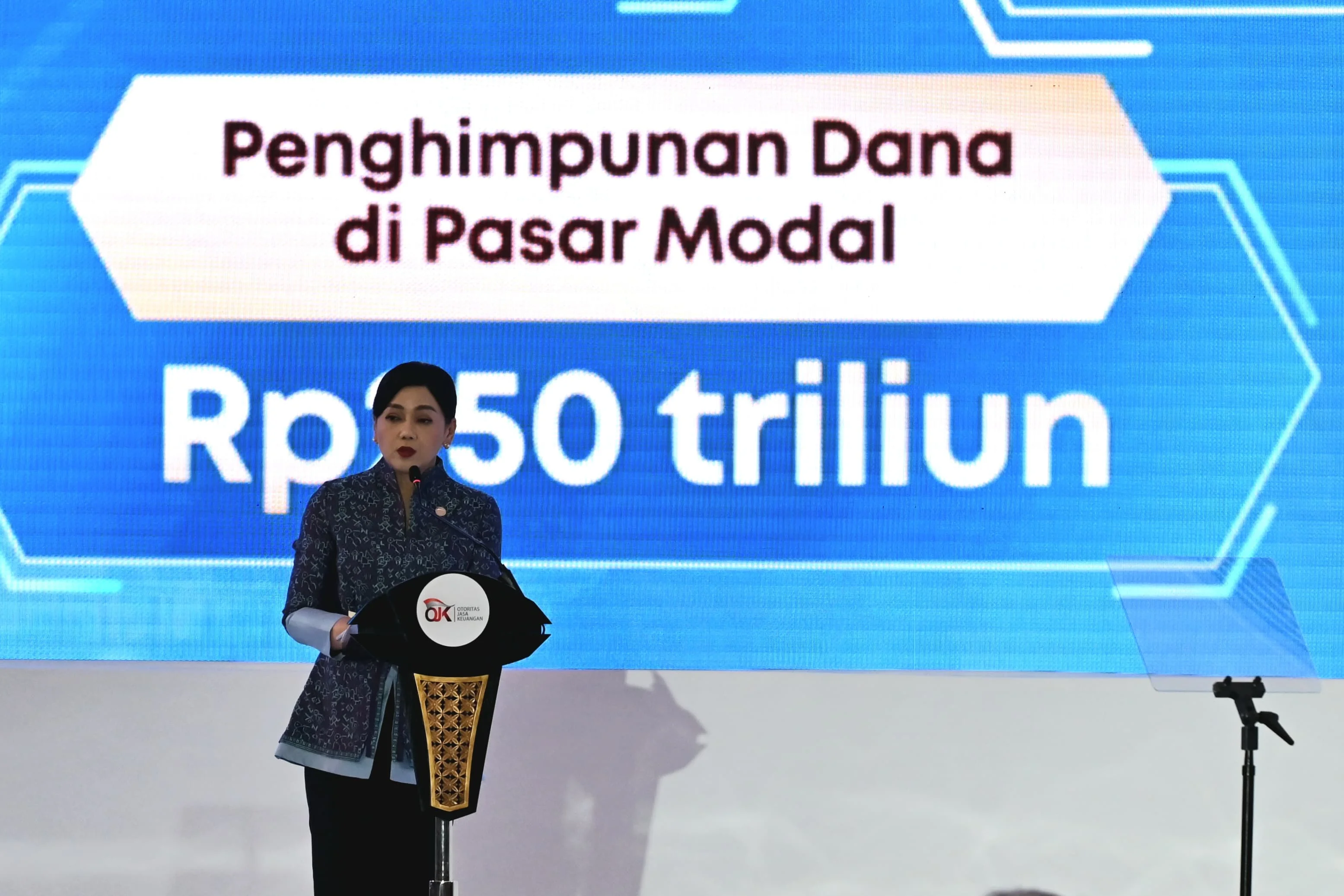 Fitch Ubah Outlook Utang Indonesia Jadi Negatif, Begini Kata OJK