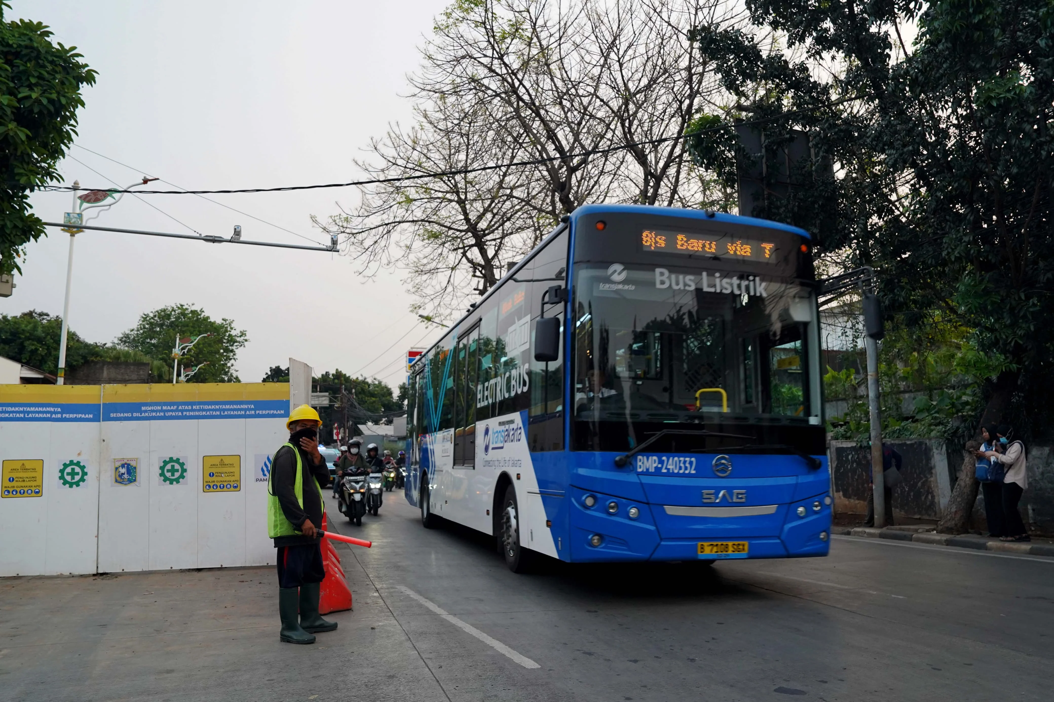 Transjakarta Sesuaikan Rute Imbas Demo di DPR 27 Agustus
