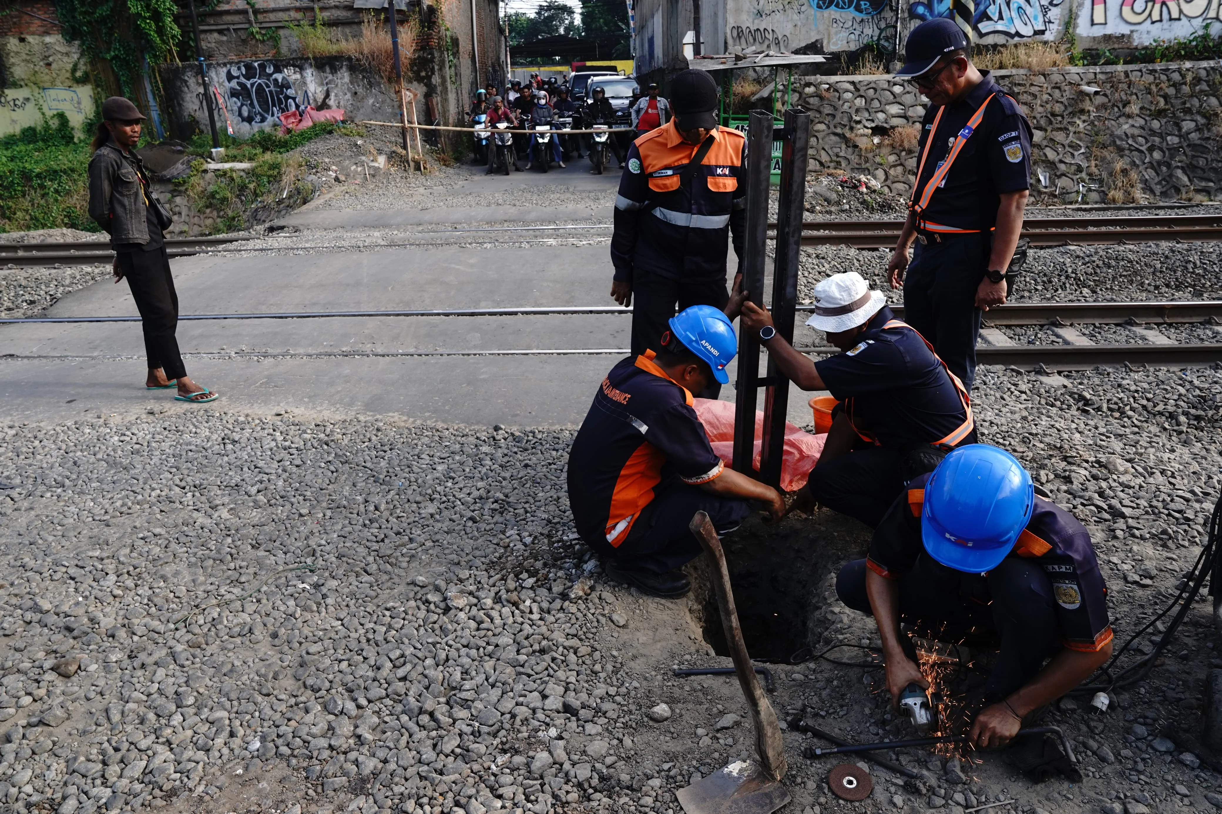 Rel Kereta, Palang Kereta, Perlintasan Kereta, Kecelakaan Kereta, Stasiun Bekasi Timur
