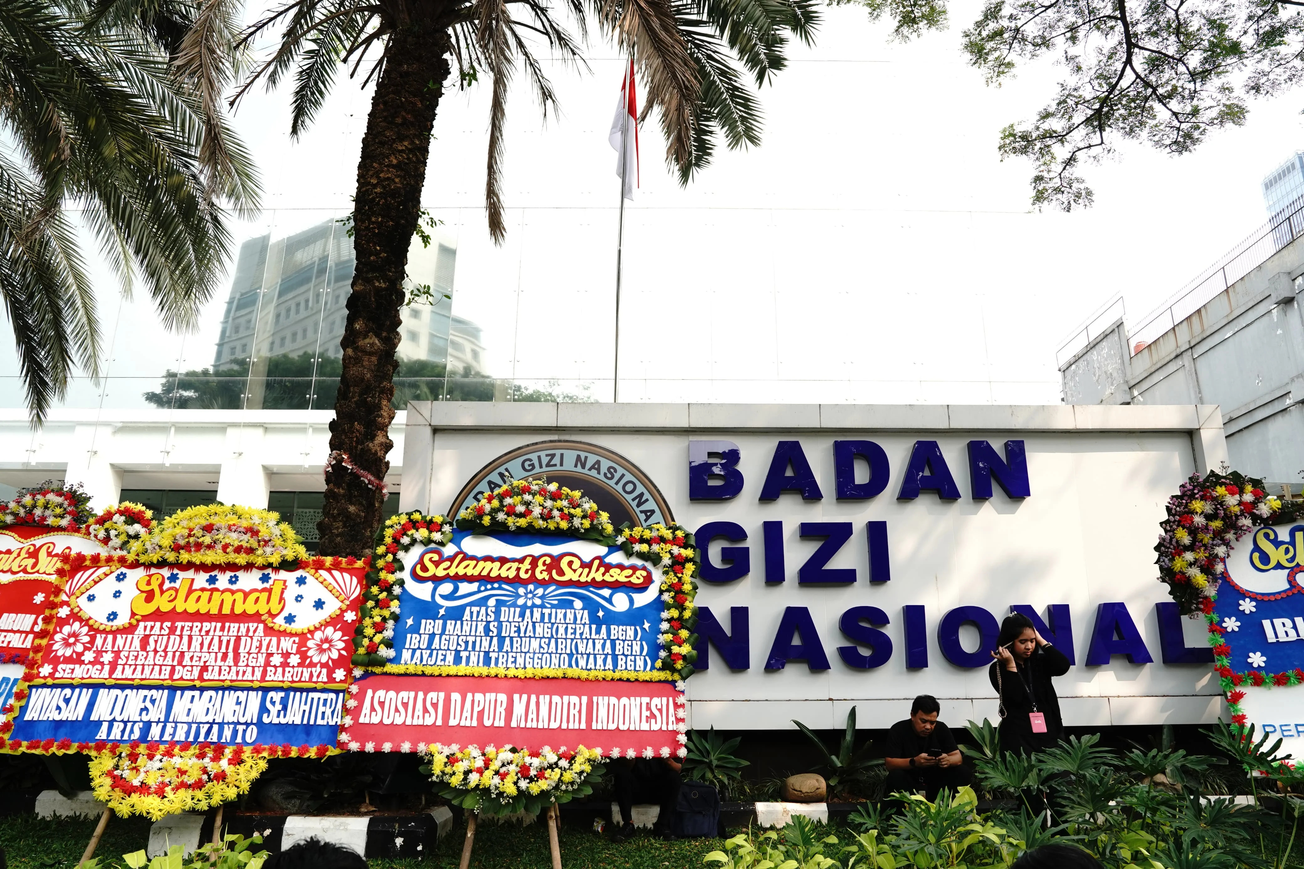 ICW: Kepala dan Wakil Kepala BGN Rangkap Jabatan di BUMN