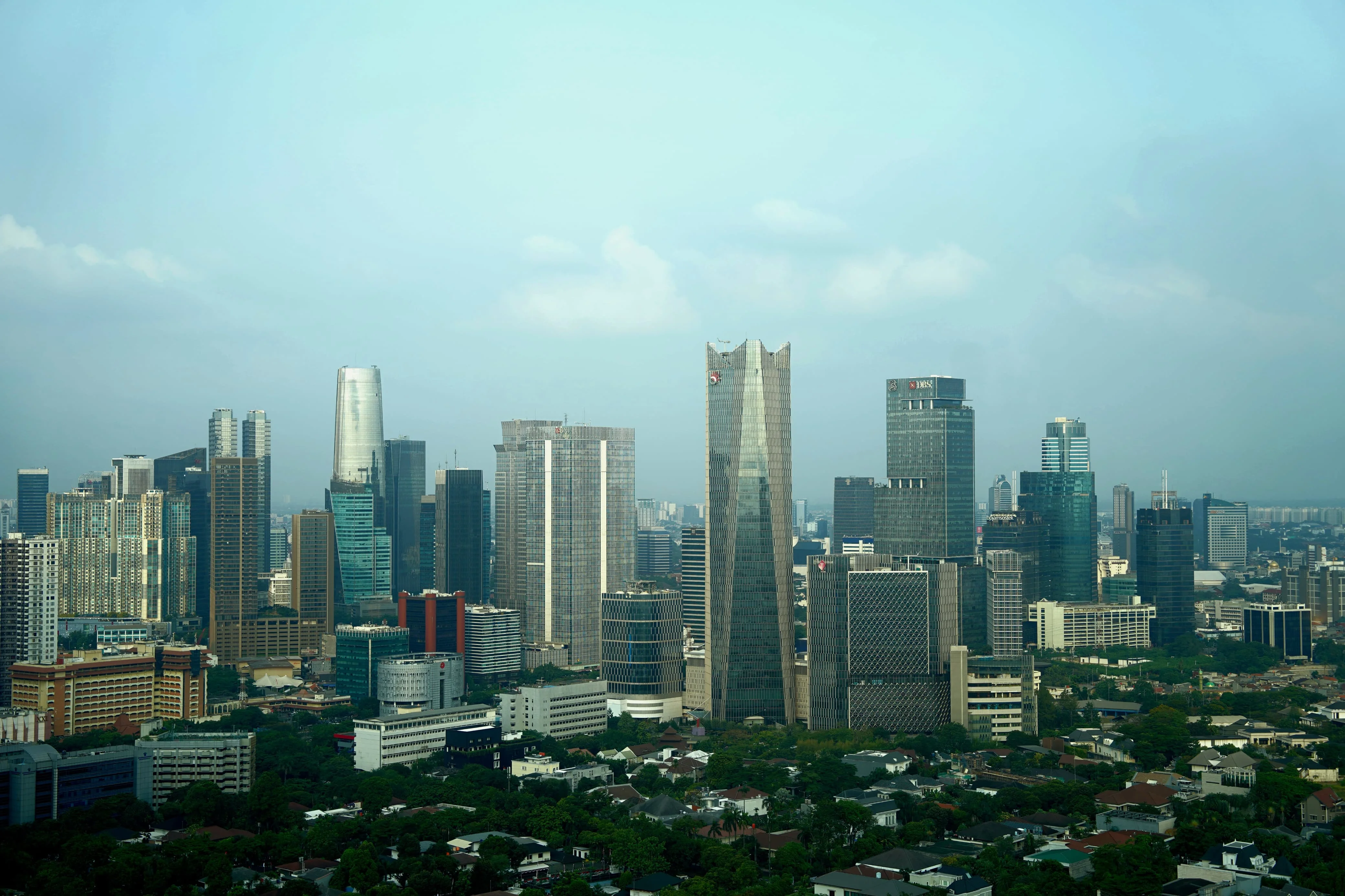 Pertumbuhan Ekonomi, Gedung Bertingkat, Year on Year