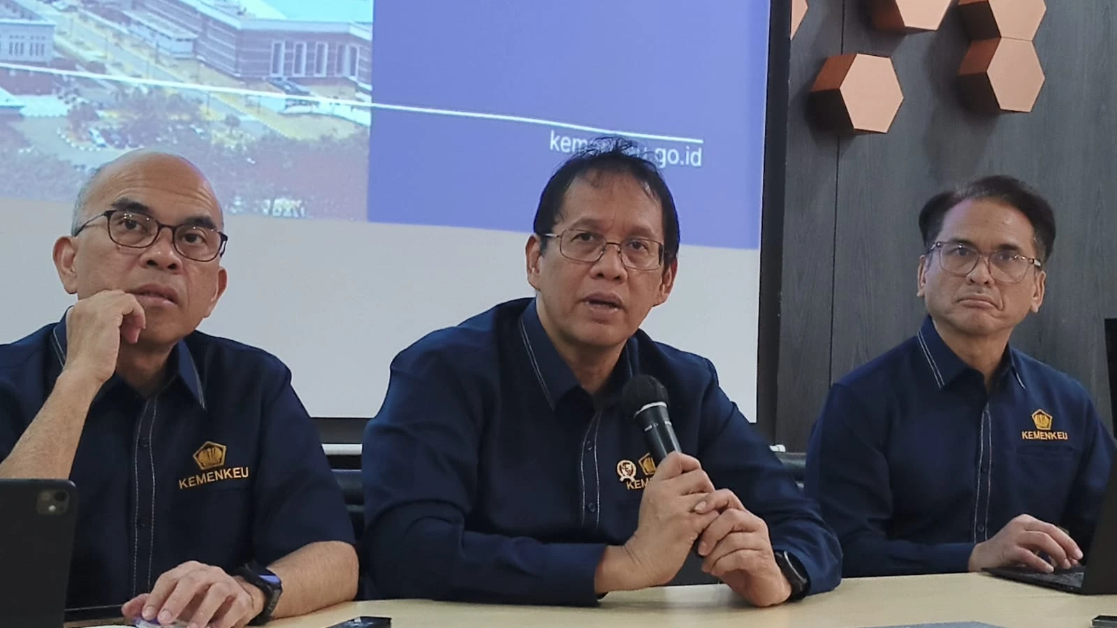 Purbaya Bantah Isu Gaji Manajer Kopdes Merah Putih Rp16 Juta per Bulan