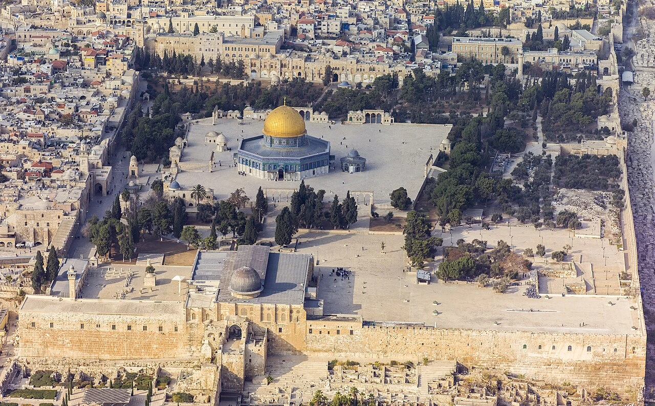 Ratusan Pemukim Israel Serbu Al-Aqsa Dikawal Polisi