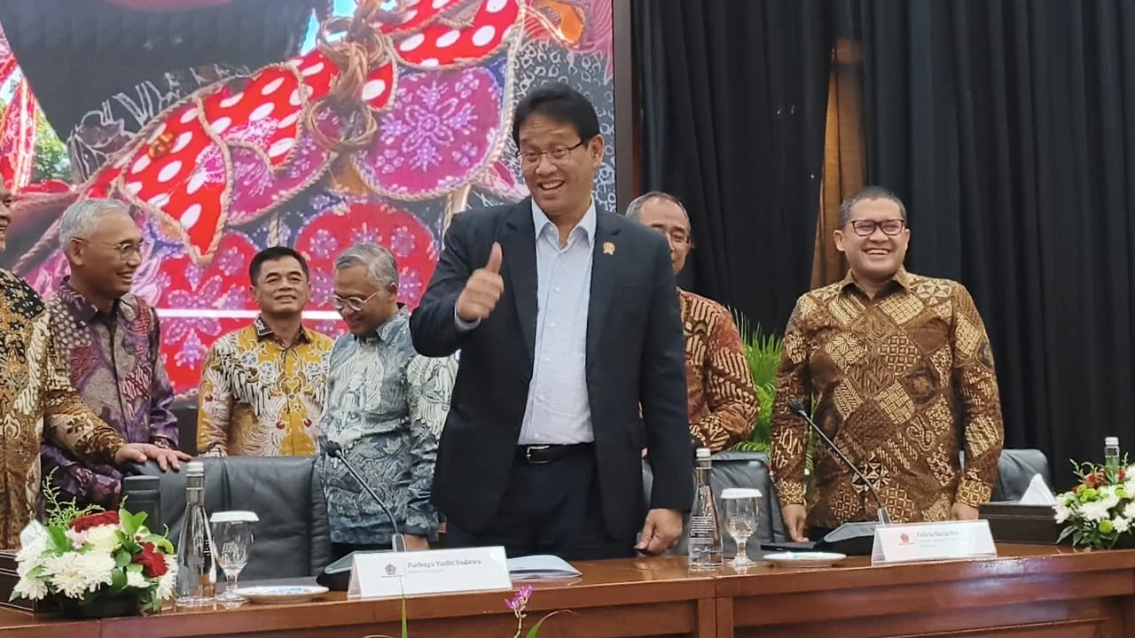 Purbaya Bebaskan Bea Masuk Impor Barang Hibah untuk Bencana