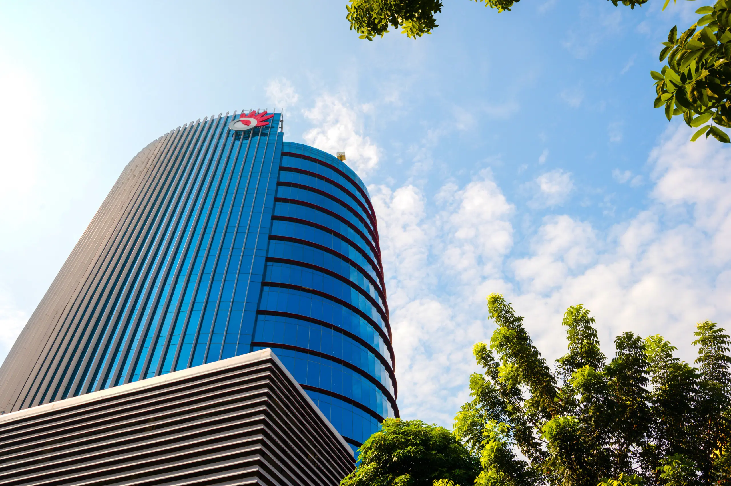 Saham Telkom Anjlok 11,96% di Sesi I, IHSG Ikut Tertekan