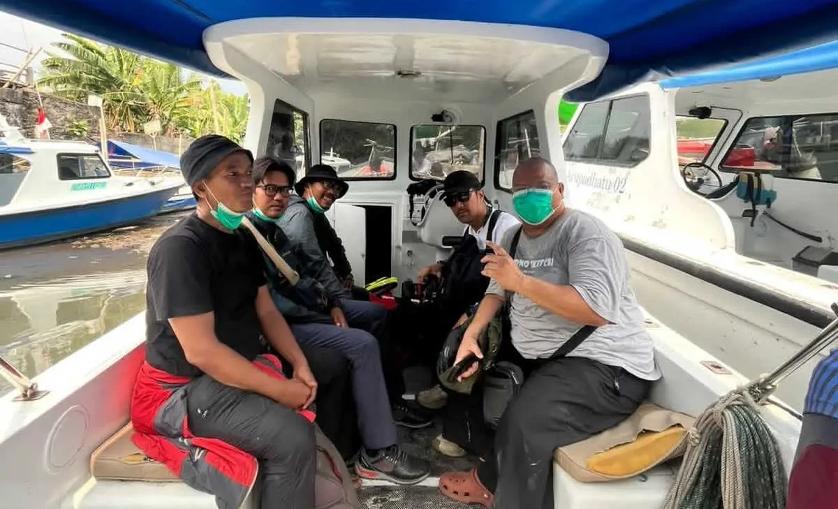 Lima pewarta foto yang hilang kontak saat hendak dokumentasikan erupsi Gunung Anak Krakatau. (Dok. Istimewa)