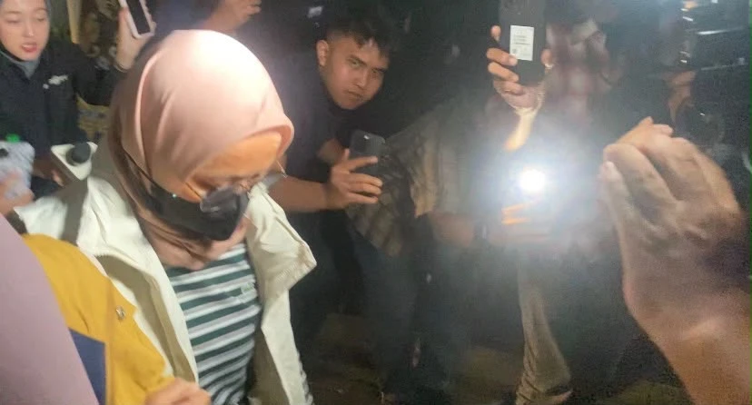 Istri Bupati Pemalang Bungkam saat Tiba di KPK