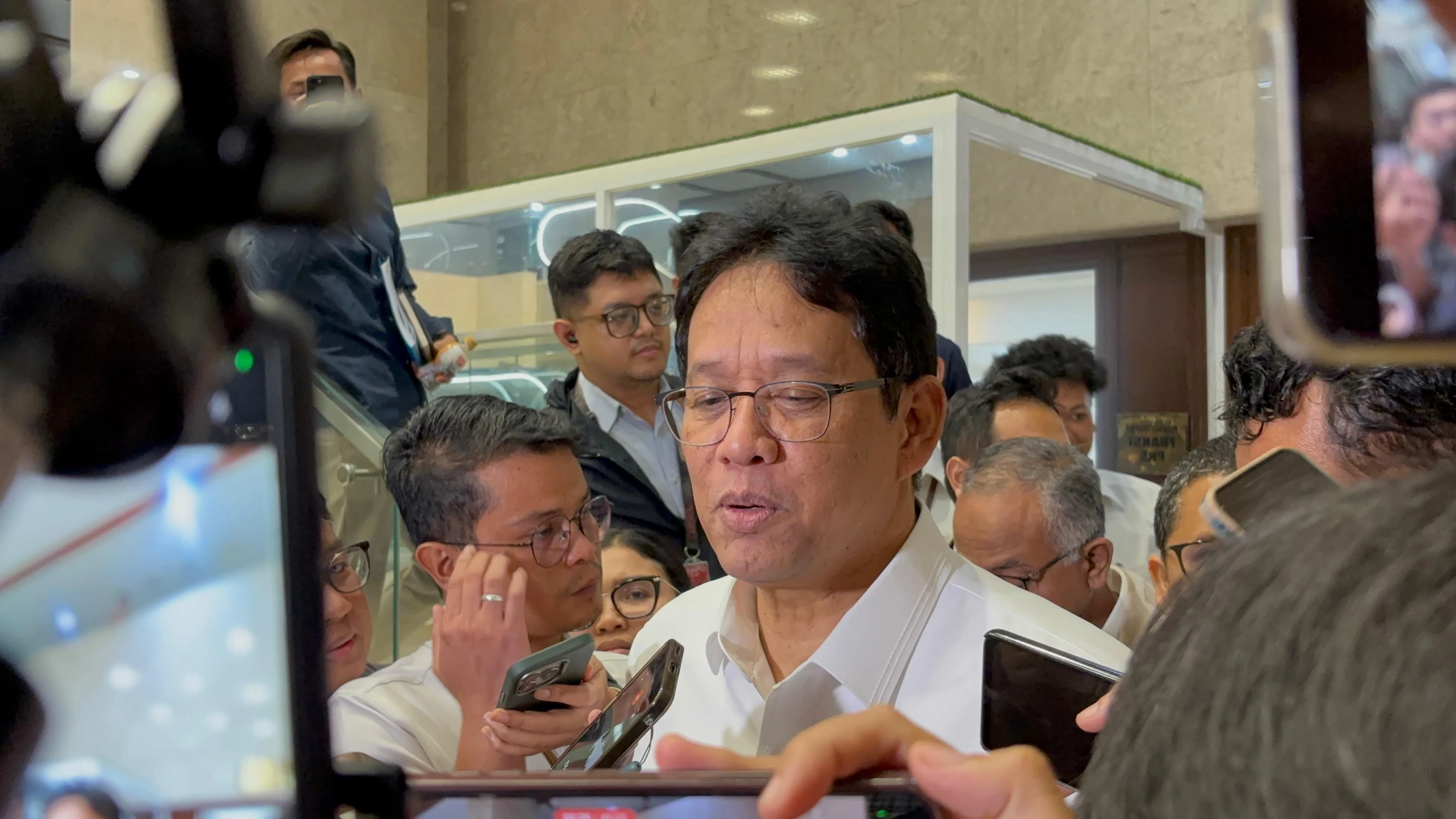 IHSG Anjlok hingga Trading Halt, Purbaya Sebut Reaksi Pasar Berlebihan