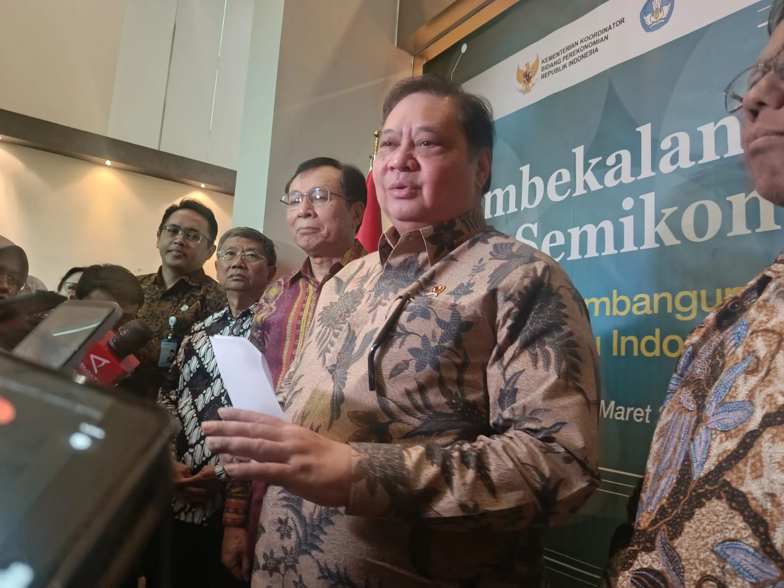 Dikritik Fitch Ratings, Airlangga Hartarto Tegaskan Program MBG Investasi Masa Depan