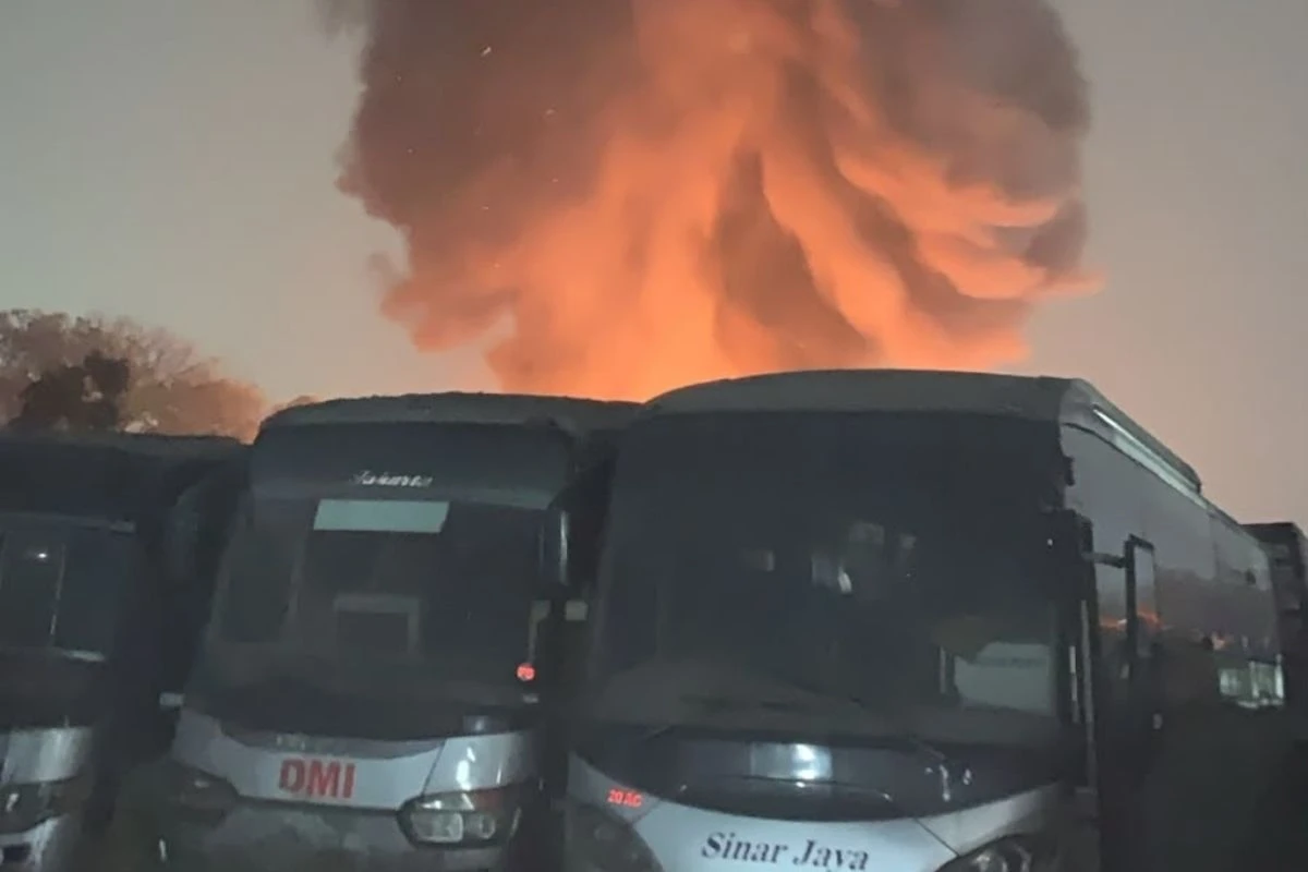 Kebakaran Pangkalan Bus Sinar Jaya Bekasi, 50 Unit Hangus