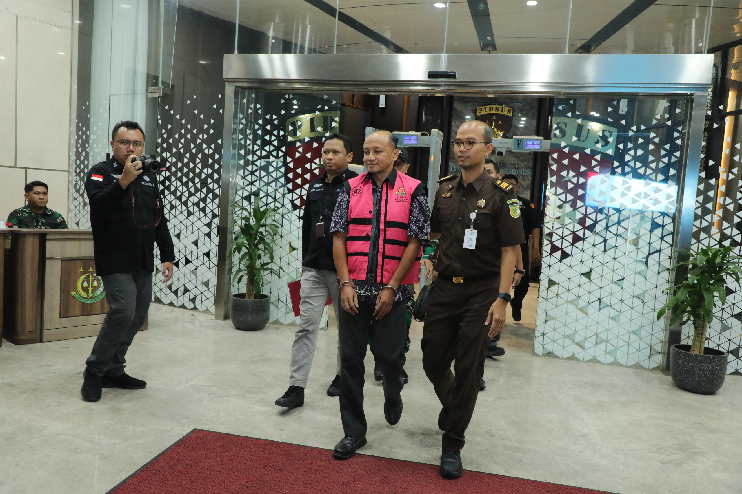 Manipulasi Sampel 'Jumbo Bag' dan Dokumen Bodong, Ini Modus Tiga Tersangka Korupsi Logam Tanah Jarang