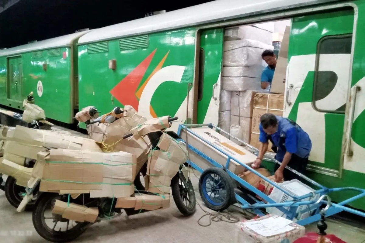 Angkutan Logistik KAI