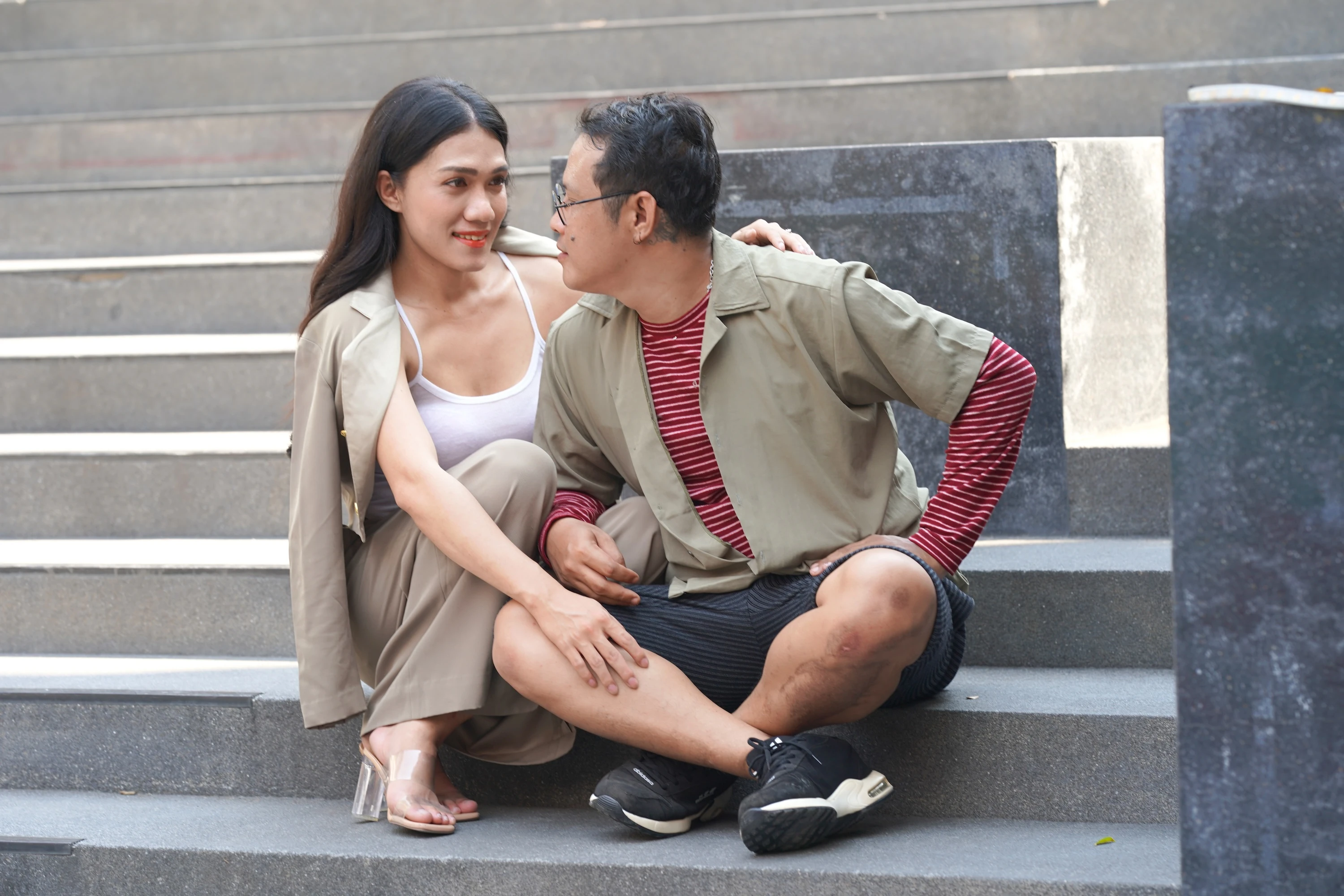 Ekstrovert vs Introver: Mana yang Lebih Bahagia dalam Hubungan?