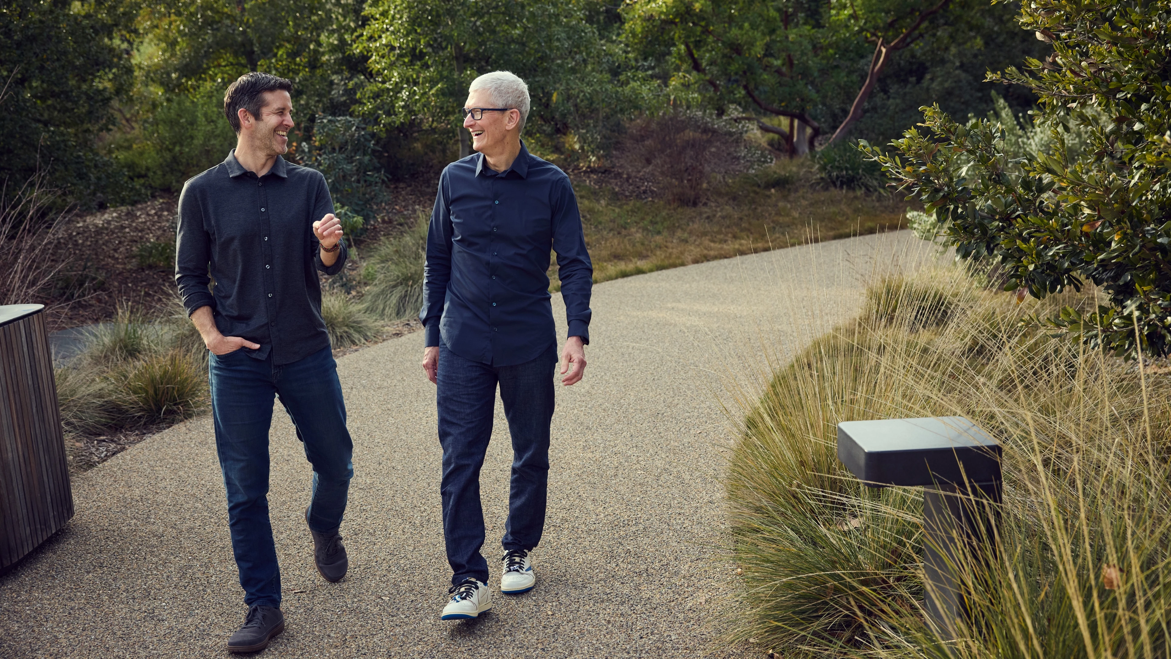 John Ternus gantikan Tim Cook Jadi CEO Apple