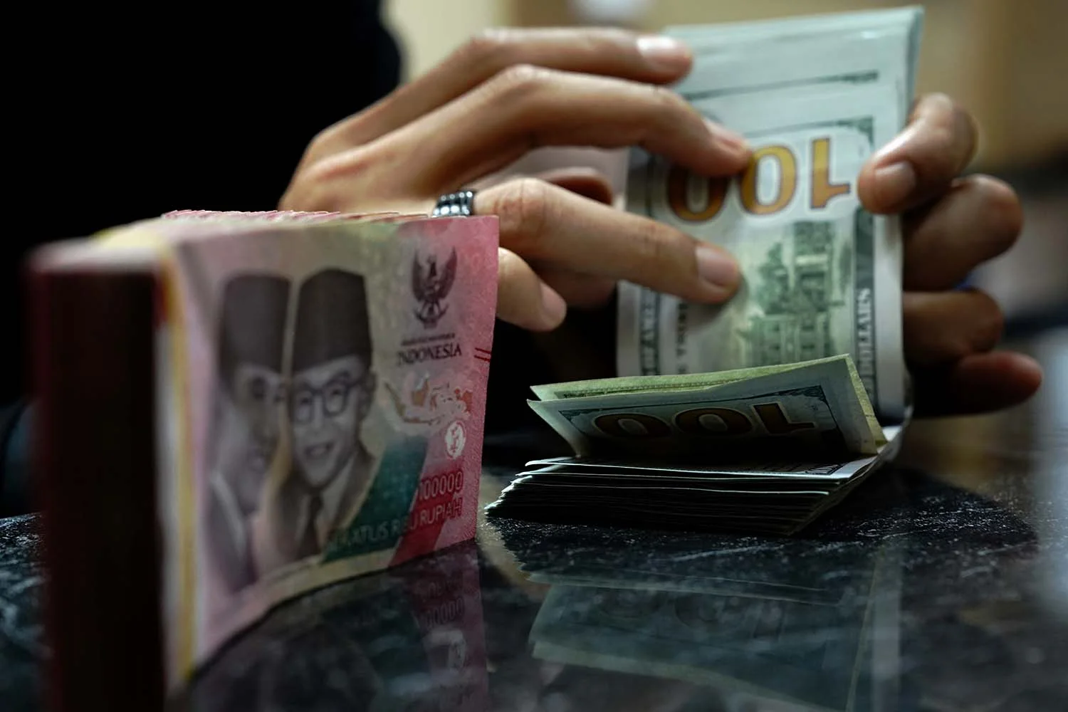 Rupiah Masuk Daftar Mata Uang Terlemah Asia Versi Forbes