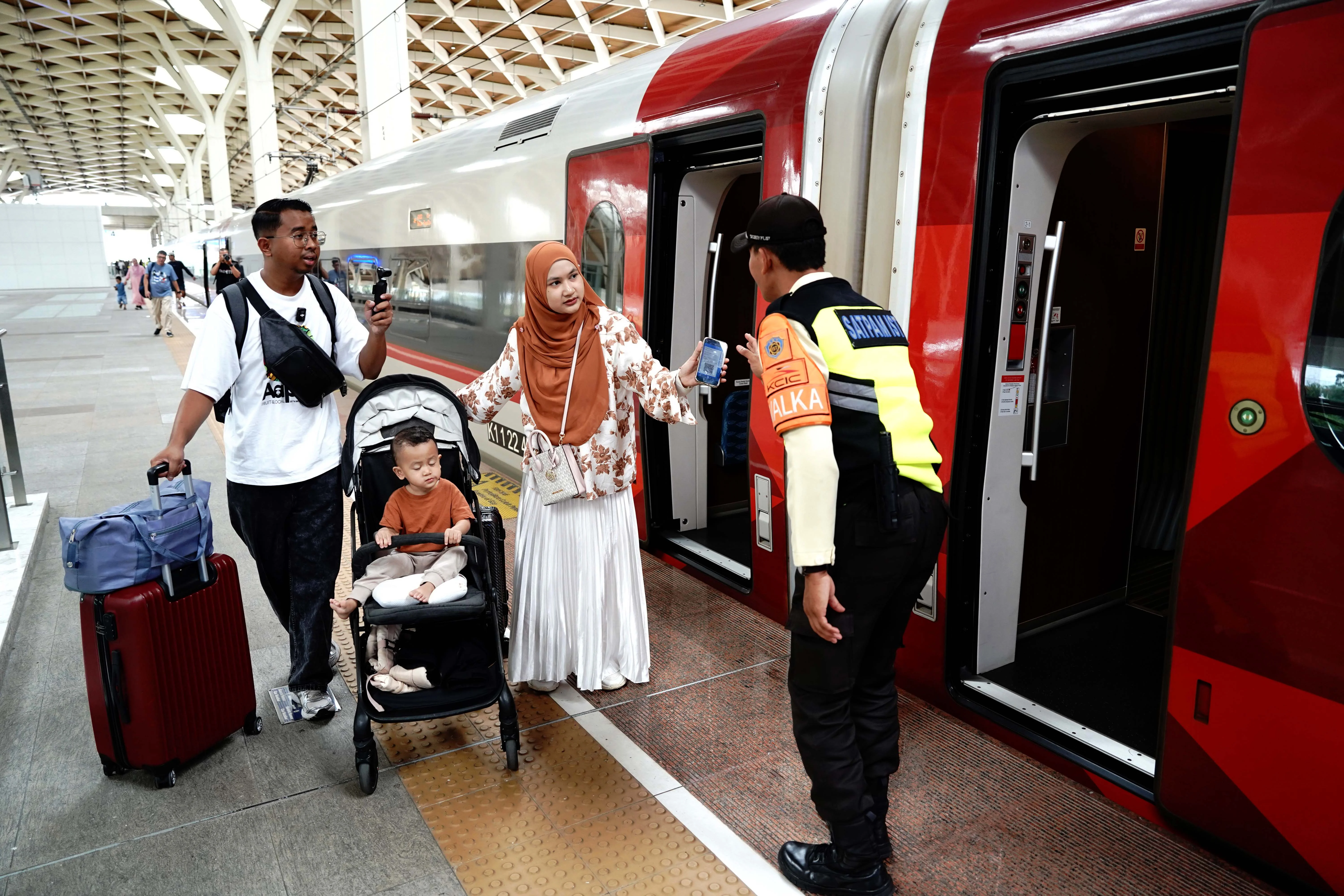 KCIC Prediksi Penumpang Whoosh Tembus 20 Ribu Orang Hari Ini
