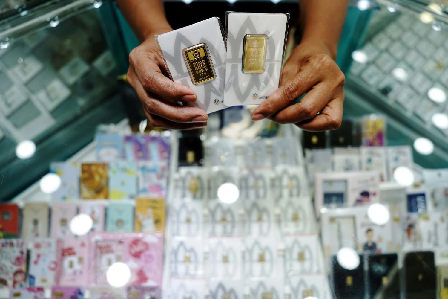 Harga Emas 28 Juli 2026: Antam Turun, UBS Gold dan Galeri24 Kompak Naik