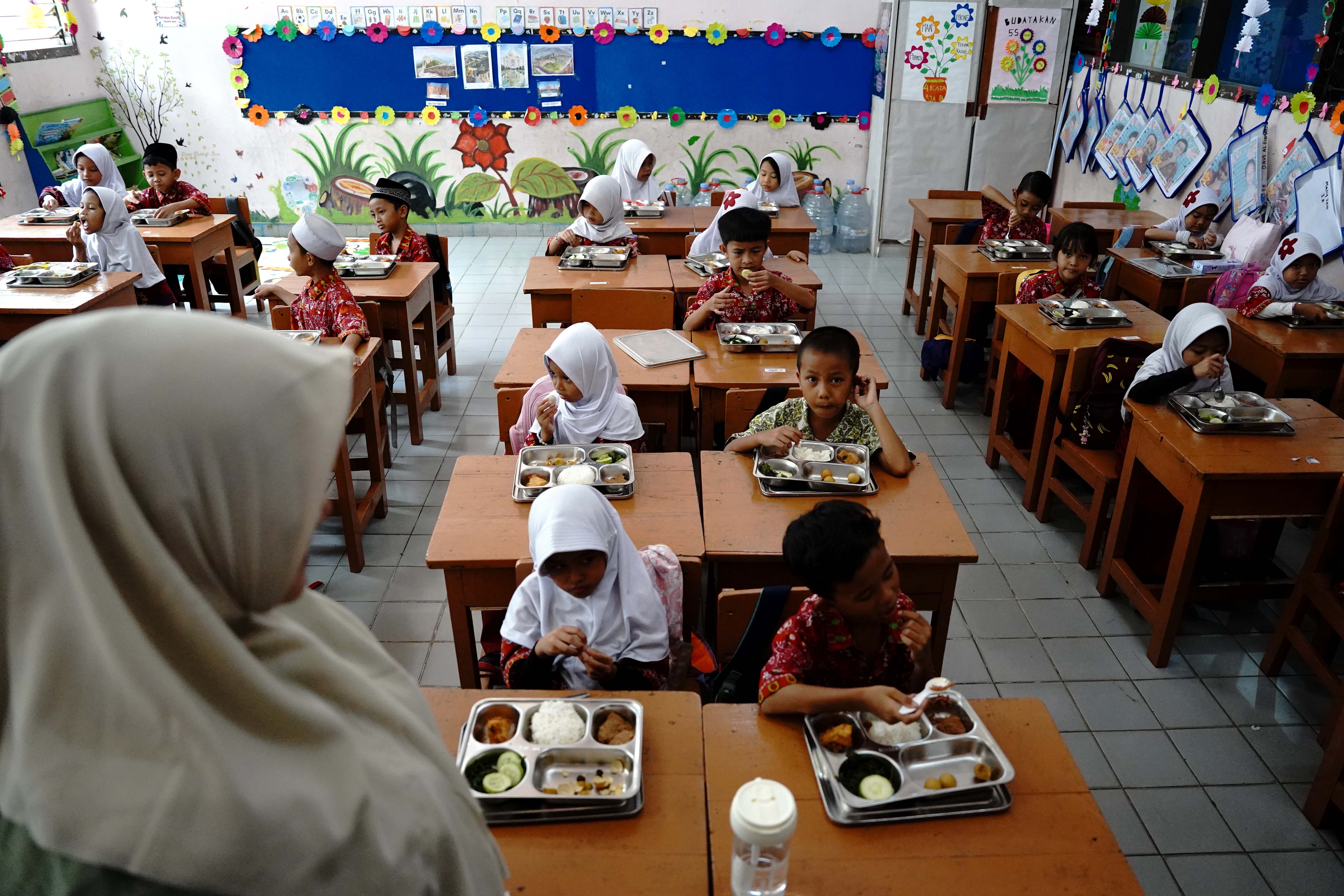 MBG Dikritik CELIOS, Belum Berdampak pada Gizi Anak dan Risiko Keracunan Tinggi