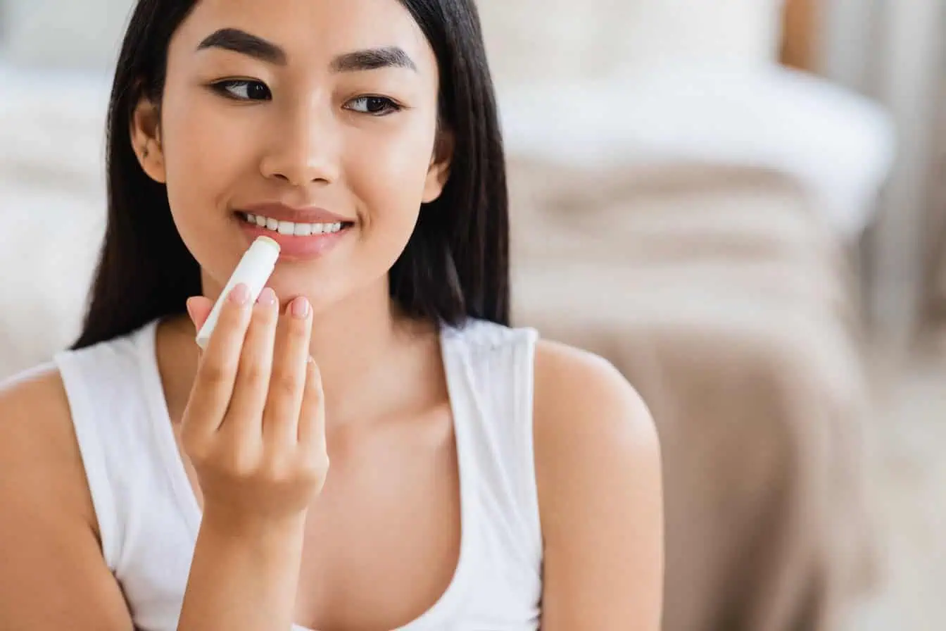 7 Cara Agar Warna Lipstik Lebih Lama Bertahan di Bibir Seharian