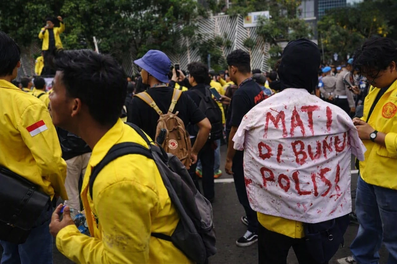 Massa Aksi Teriakkan “Pembunuh” Usai Imbauan Polisi
