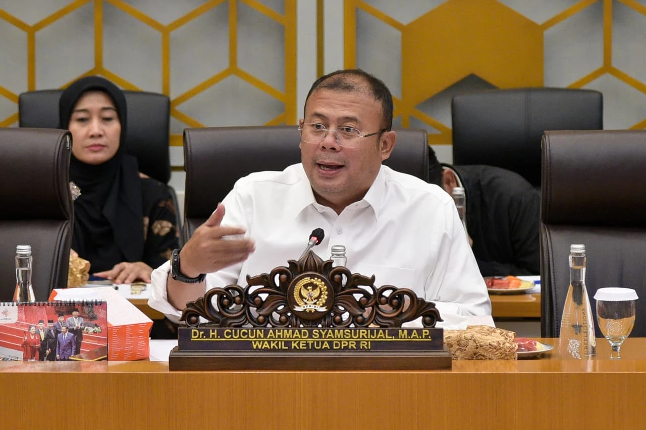 Pimpinan DPR Desak Pemerintah Segera Beri Kepastian Status Guru PPPK Paruh Waktu