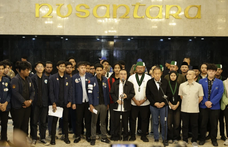 Di Hadapan Mahasiswa, Dasco Telepon Bahlil Bahas Harga BBM hingga LPG