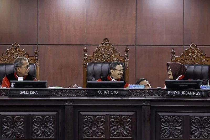 Mahkamah Konsitutsi (MK), Suhartoyo
