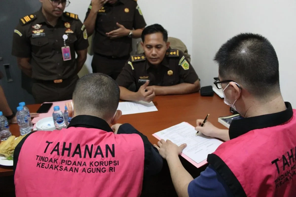 Kejagung Serahkan 11 Tersangka Korupsi Ekspor CPO Ke Jaksa Penuntut Umum