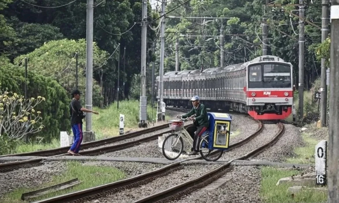 Prabowo Instruksikan Menhub Optimalisasi Infrastruktur Kereta Api Demi Keselamatan