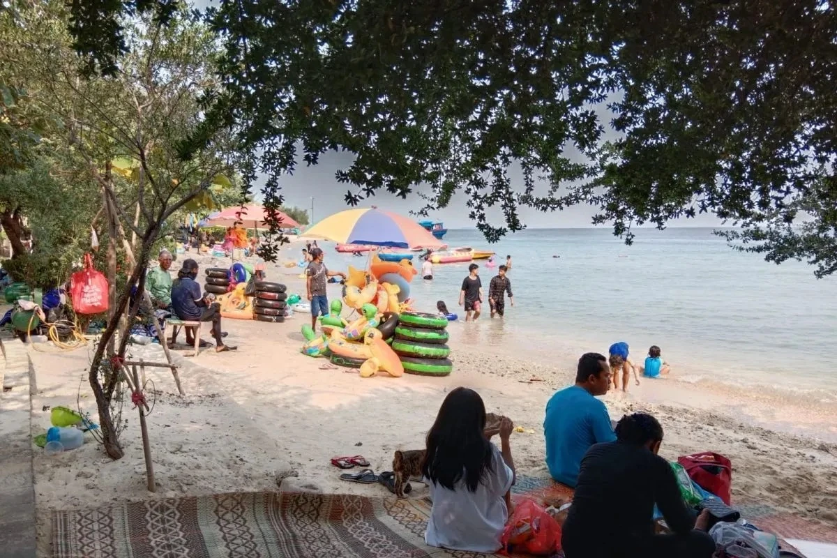 Libur Panjang, Ribuan Wisatawan Serbu Kepulauan Seribu
