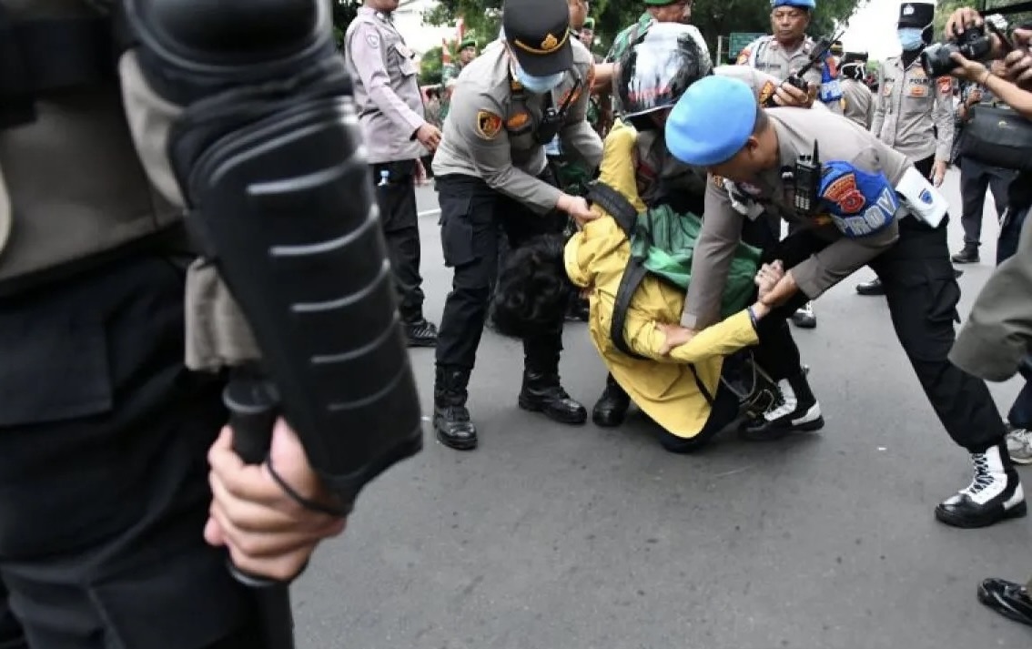 Pengamanan aksi massa