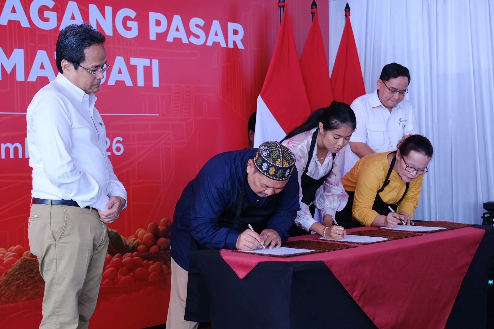 Seratus Pedagang Pasar Induk Kramat Jati Ikut Akad Kredit Massal Bank Jakarta