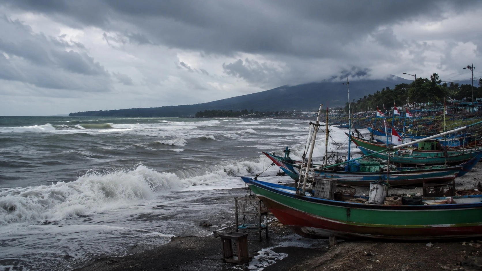 Gelombang Tinggi Berpotensi Hantam Perairan Sumut 23-26 Mei, Nelayan Diminta Waspada