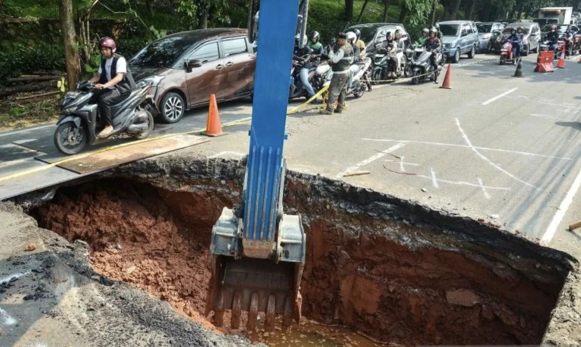 SDA DKI Benahi Gorong-Gorong Atasi Jalan Amblas di Lenteng Agung