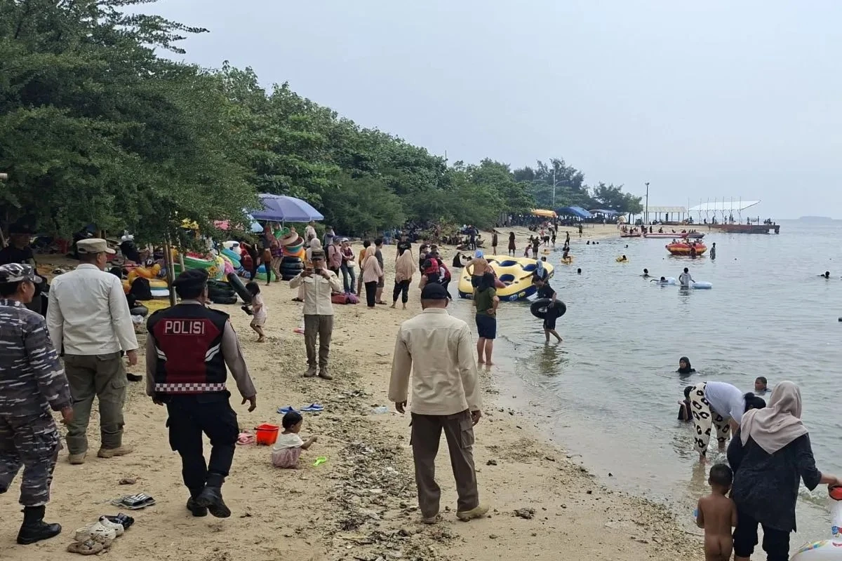 Libur Panjang Akhir Pekan, Pulau Untung Jawa Disambangi Ribuan Pengunjung