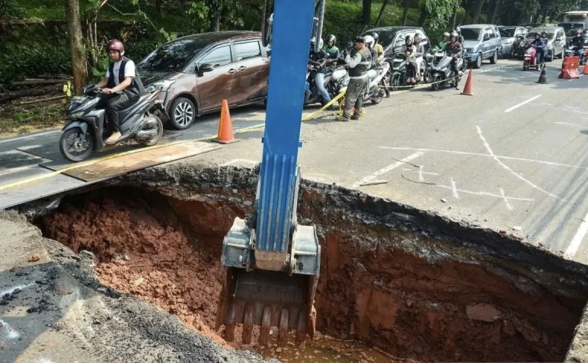 Imbas Perbaikan Jalan Amblas; Jalan Lenteng Agung Arah Depok Ditutup Sementara, Simak Rute Alternatifnya