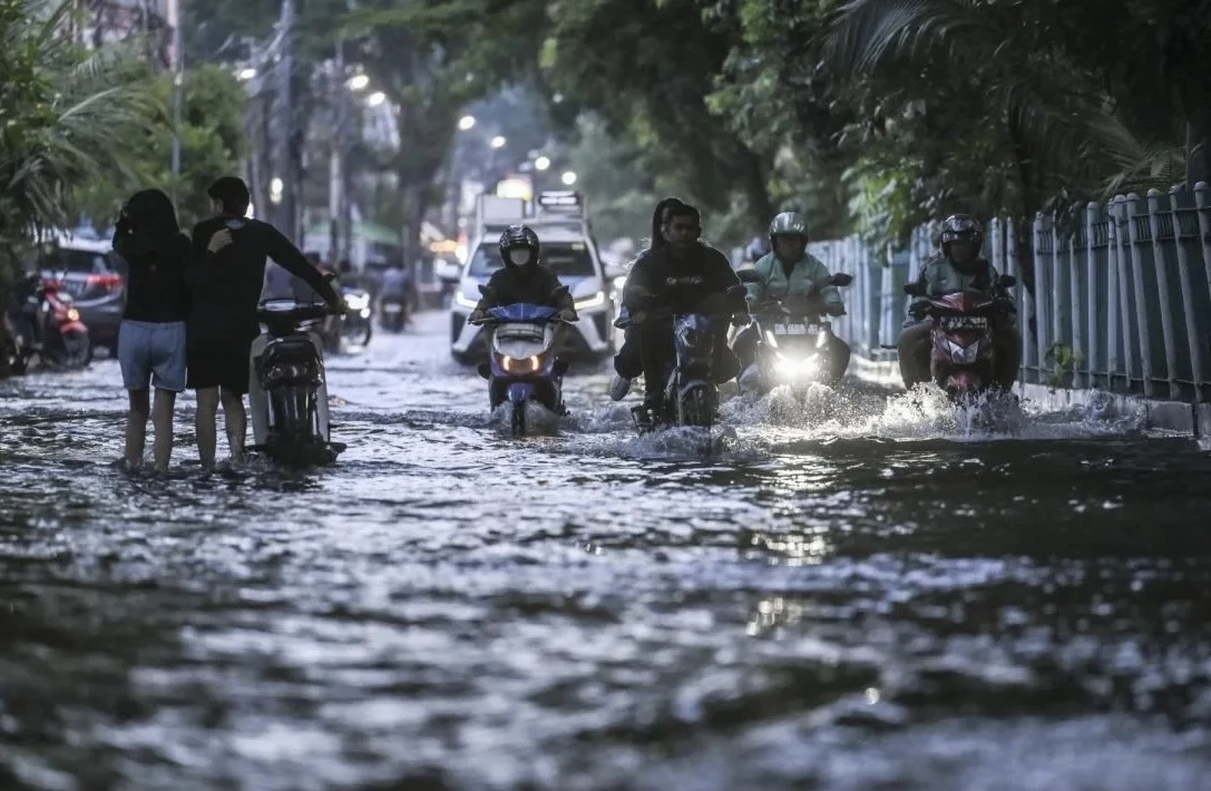 Banjir di Jakarta Kamis (22/1) Meluas, Kini Genangi 12 RT dan 17 Jalan