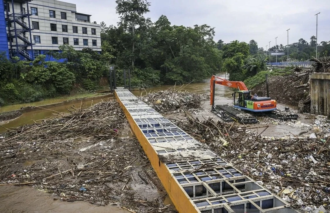 saringan sampah TB simatupang