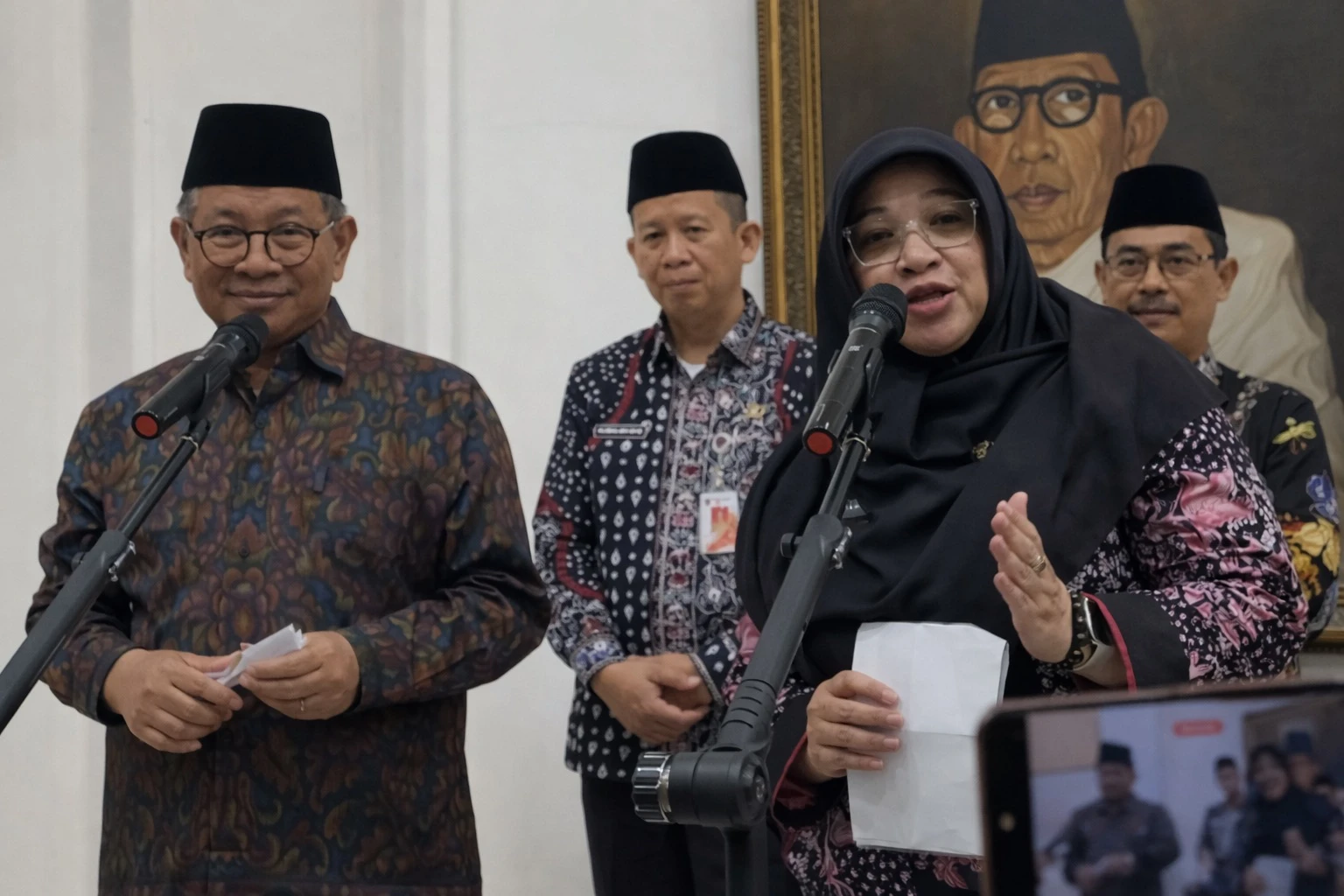 Gubernur DKI Jakarta Pramono Anung dan Kepala Dinas Pendidikan Nahdiana