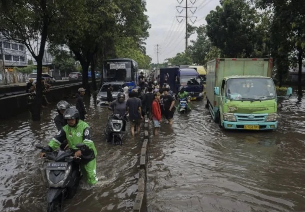 Curah Hujan Tinggi Picu Banjir di Jakarta Timur dan Barat, 20 RT Terdampak
