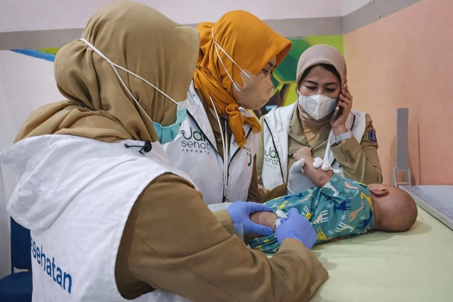DPRD DKI: Gaji Nakes di Jakarta Perlu Dievaluasi