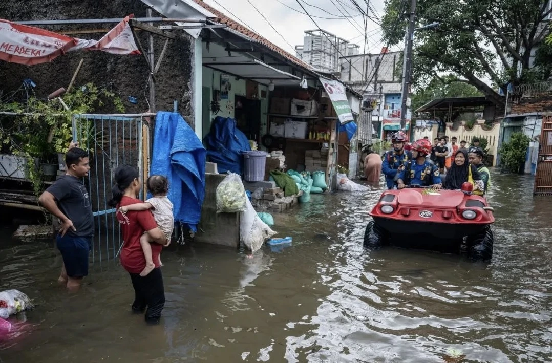 Banjir di Sembilan RT di Jakarta Belum Surut, Ribuan Warga Masih Mengungsi