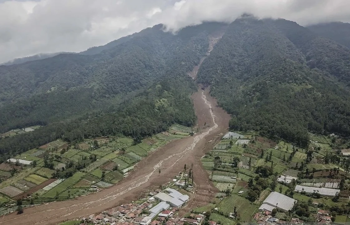 Badan Geologi Ingatkan Warga Waspadai Longsor Susulan di Cisarua, Bandung Barat