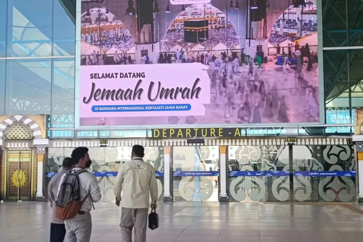Sebanyak 663 Jamaah Umrah Garuda Dialihkan ke Kertajati Imbas Abu Anak Krakatau